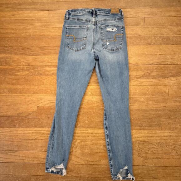 American Eagle Super Hi-Rise medium wash distressed jeggings pants size 6
 b11 - Picture 6 of 6